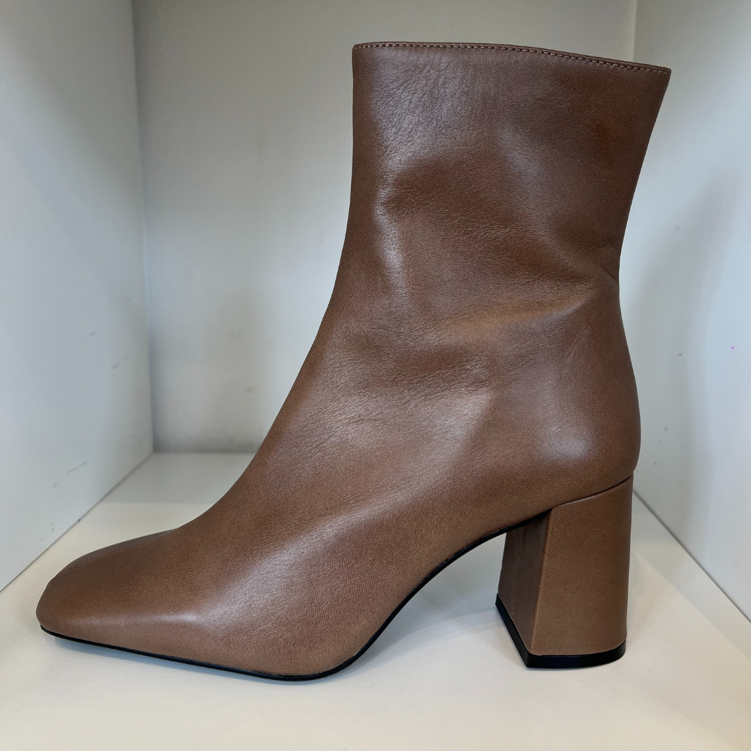 Angel Alarcon Drimia 25576 Sivaletti Donna Terra