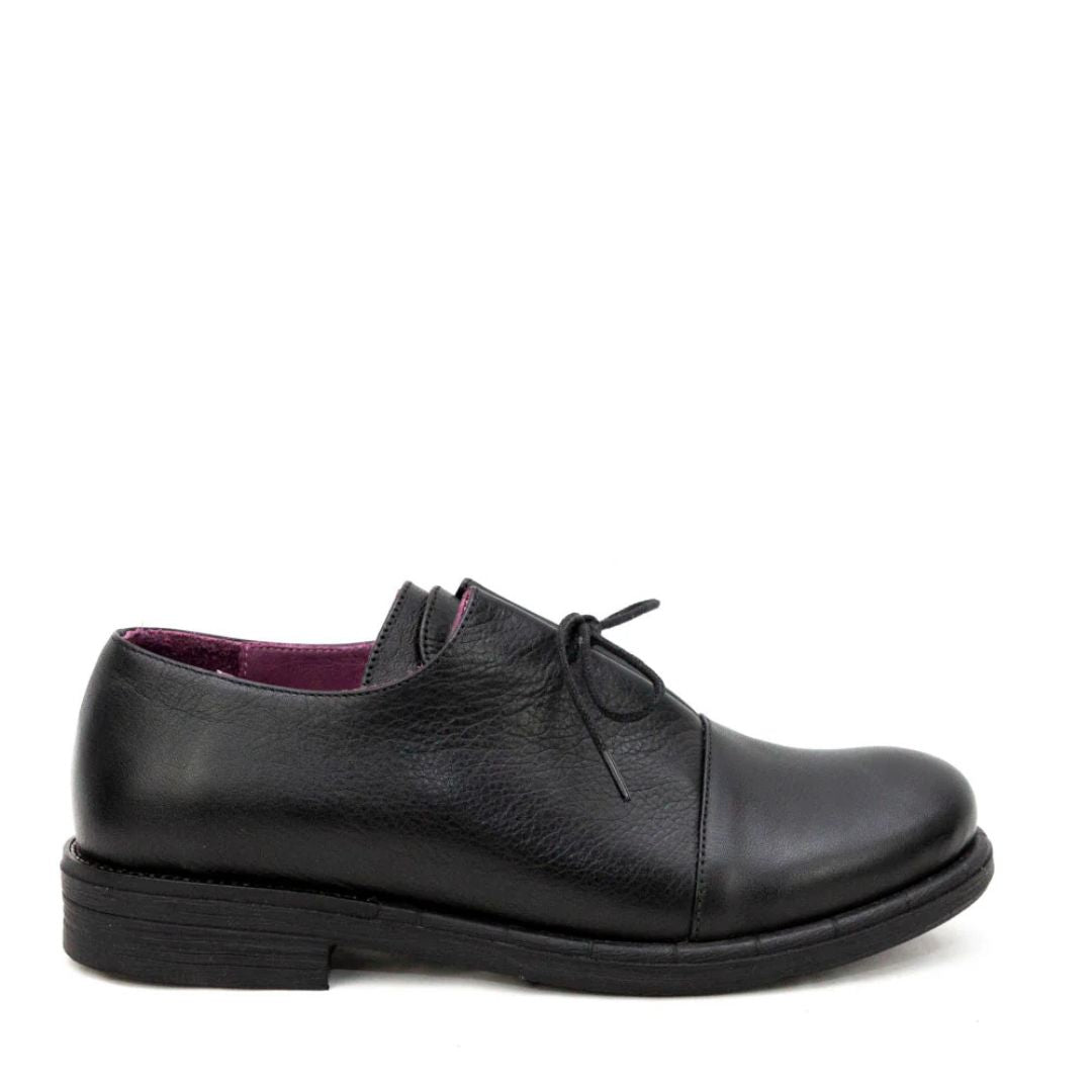 Bueno Stringata in Pelle Nera