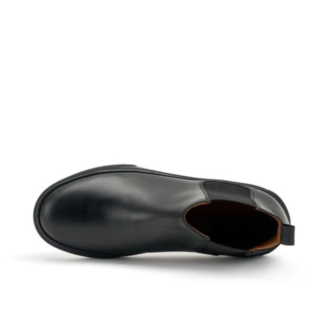 Frau Beatles in Pelle Nero