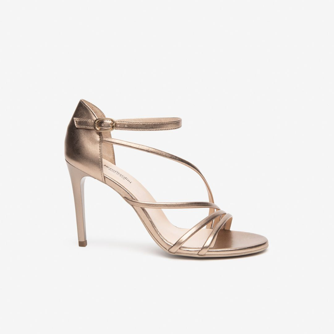 NeroGiardini Sandalo in Pelle Laminato Sandalo